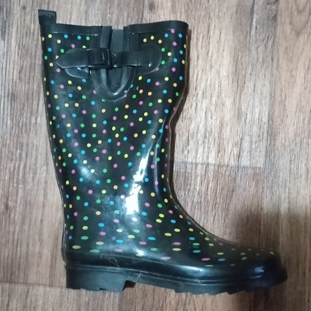 Black Winter Polka Dot Rain Boots with Glossy Finish and Stylish Design